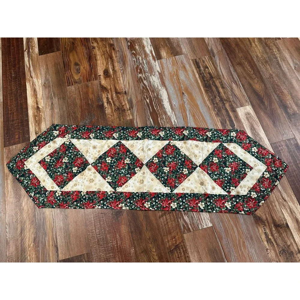 Quilted Christmas Table Runner Poinsettia‎ Holiday Centerpiece Red Green Gold